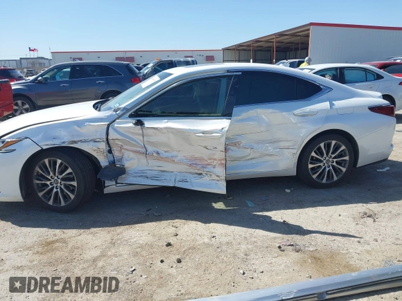 2019 Lexus ES 350 with VIN 58ABZ1B10KU004138, listed as a IAAI auction lot 41859979 with 52,971 mi miles and . Bid and sale history available at DreamBid. Image 6.