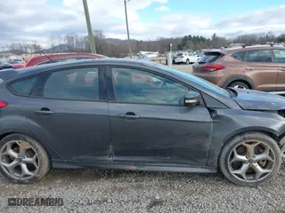 2015 Ford Focus ST with VIN 1FADP3L9XFL227184, listed as a IAAI auction lot 41397453 with 71,061 mi miles. Bid and sale history available at carsss.com. Image 14.