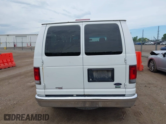 2012 Ford Econoline Passenger XL z VIN 1FBNE3BL9CDA32236, wystawiony jako IAAI lot #42565078 z przebiegiem 146 983 mil mil oraz . Historia ofert i sprzedaży dostępna na DreamBid. Obrazek 16.
