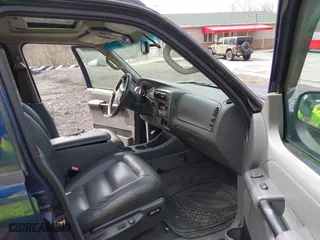 2005 Ford Explorer Sport Trac XLS with VIN 1FMZU77K55UB60334, listed as a IAAI auction lot 41984083 with 1 mi miles. Bid and sale history available at carsss.com. Image 5.