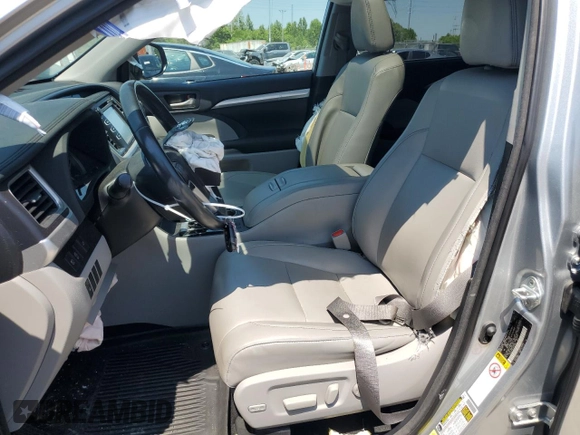 2018 Toyota Highlander SE z VIN 5TDJZRFH0JS553399, wystawiony jako Copart lot #59171004 z przebiegiem 76 883 mil mil oraz Szkoda całkowita • Salvage title. Historia ofert i sprzedaży dostępna na DreamBid. Obrazek 7.