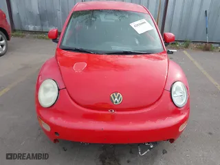 1999 Volkswagen New Beetle GLS with VIN 3VWCC21C4XM411298, listed as a IAAI auction lot 42036600 with 205,067 mi miles. Bid and sale history available at carsss.com. Image 6.