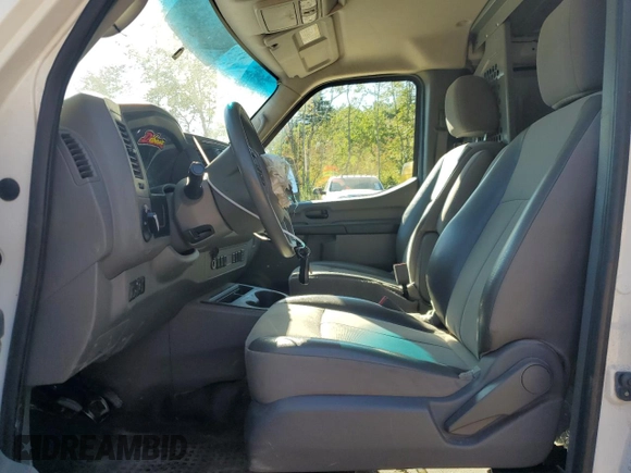 2018 Nissan NV Cargo S z VIN 1N6BF0KM4JN809929, wystawiony jako Copart lot #70578344 z przebiegiem 141 309 mil mil oraz Szkoda całkowita • Salvage title. Historia ofert i sprzedaży dostępna na DreamBid. Obrazek 7.