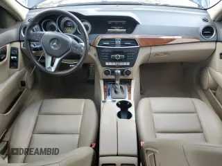 2012 Mercedes-Benz C 250 Sport z VIN WDDGF4HB8CR213861, wystawiony jako Copart lot #56090855 z przebiegiem 120 685 mil mil oraz Szkoda całkowita • Salvage title. Historia ofert i sprzedaży dostępna na DreamBid. Obrazek 8.