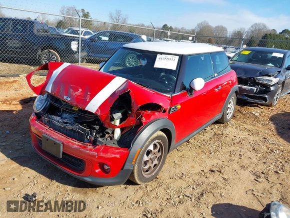 2013 MINI Hardtop z VIN WMWSU3C53DT546962, wystawiony jako IAAI lot #41355332 z przebiegiem 82 041 mil mil oraz . Historia ofert i sprzedaży dostępna na DreamBid. Obrazek 18.