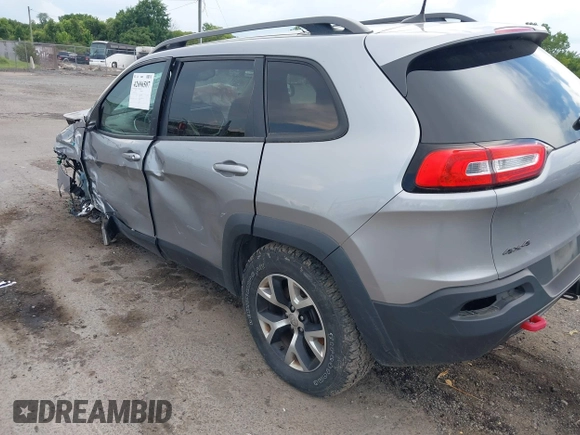 2017 Jeep Cherokee Trailhawk z VIN 1C4PJMBB8HW565462, wystawiony jako IAAI lot #42696507 z przebiegiem 114 819 mil mil oraz . Historia ofert i sprzedaży dostępna na DreamBid. Obrazek 3.