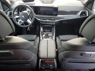 2025 BMW X7 xDrive40i z VIN 5UX23EM04S9X64678, wystawiony jako Copart lot #88092405 z przebiegiem 4 185 mil mil oraz Szkoda całkowita • Salvage title. Historia ofert i sprzedaży dostępna na DreamBid. Obrazek 8.