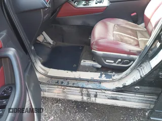 2025 Mazda CX-70 S Premium z VIN JM3KJDHC3S1101758, wystawiony jako IAAI lot #41997770 z przebiegiem Nie podano mil oraz . Historia ofert i sprzedaży dostępna na DreamBid. Obrazek 6.