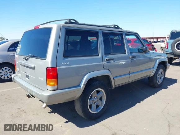2000 Jeep Cherokee Classic with VIN 1J4FF58S5YL260331, listed as a IAAI auction lot 41584008 with 224,100 mi miles. Bid and sale history available at carsss.com. Image 4.