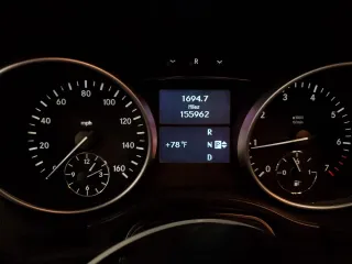 2010 Mercedes-Benz M 350 z VIN 4JGBB5GB0AA533089, wystawiony jako Copart lot #59194025 z przebiegiem 155 962 mil mil oraz Szkoda całkowita • Salvage title. Historia ofert i sprzedaży dostępna na DreamBid. Obrazek 9.