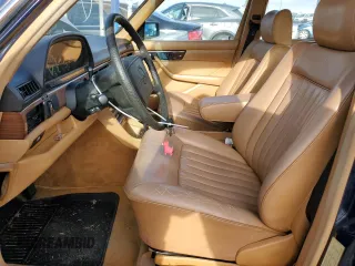 1986 Mercedes-Benz 420 with VIN WDBCA35D1GA265651, listed as a Copart auction lot 80223714 with 104,989 mi miles and Clean Title. Bid and sale history available at carsss.com. Image 7.