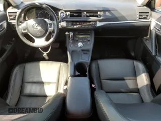 2013 Lexus CT 200h z VIN JTHKD5BH2D2133963, wystawiony jako Copart lot #58801345 z przebiegiem 62 471 mil mil oraz Szkody całkowita. Historia ofert i sprzedaży dostępna na DreamBid. Obrazek 8.