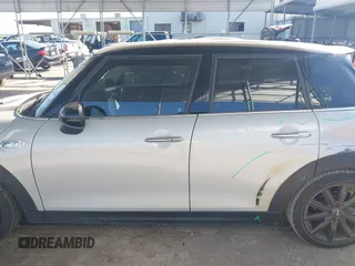 2015 MINI Hardtop 4 Door S z VIN WMWXU3C55F2B66314, wystawiony jako IAAI lot #42211312 z przebiegiem 101 395 mil mil oraz . Historia ofert i sprzedaży dostępna na DreamBid. Obrazek 14.