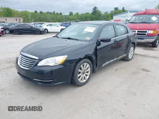 2012 Chrysler 200 Touring z VIN 1C3CCBBG4CN150165, wystawiony jako IAAI lot #42299102 z przebiegiem 188 957 mil mil oraz . Historia ofert i sprzedaży dostępna na DreamBid. Obrazek 2.