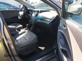 2017 Hyundai Santa Fe 2.4L z VIN 5XYZU3LB4HG446961, wystawiony jako IAAI lot #42214109 z przebiegiem 140 175 mil mil oraz . Historia ofert i sprzedaży dostępna na DreamBid. Obrazek 5.