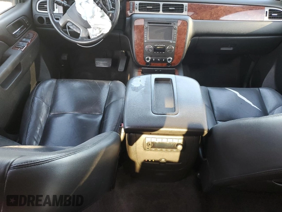 2014 Chevrolet Tahoe LTZ z VIN 1GNSCCE0XER103558, wystawiony jako Copart lot #67590424 z przebiegiem Nie podano mil oraz Szkoda całkowita • Salvage title. Historia ofert i sprzedaży dostępna na DreamBid. Obrazek 8.
