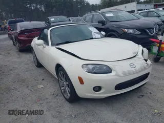 2006 Mazda MX-5 Miata Touring z VIN JM1NC25F060102980, wystawiony jako IAAI lot #41644970 z przebiegiem 88 000 mil mil oraz . Historia ofert i sprzedaży dostępna na DreamBid. Obrazek 1.