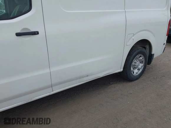 2020 Nissan NV Cargo SV z VIN 1N6BF0KM7LN809782, wystawiony jako IAAI lot #41962006 z przebiegiem 113 670 mil mil oraz . Historia ofert i sprzedaży dostępna na DreamBid. Obrazek 6.