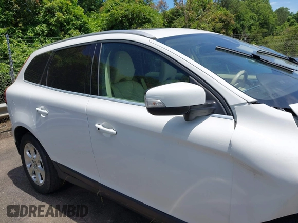 2013 Volvo XC60 3.2L z VIN YV4952DL7D2429586, wystawiony jako IAAI lot #42299502 z przebiegiem 101 249 mil mil oraz . Historia ofert i sprzedaży dostępna na DreamBid. Obrazek 13.
