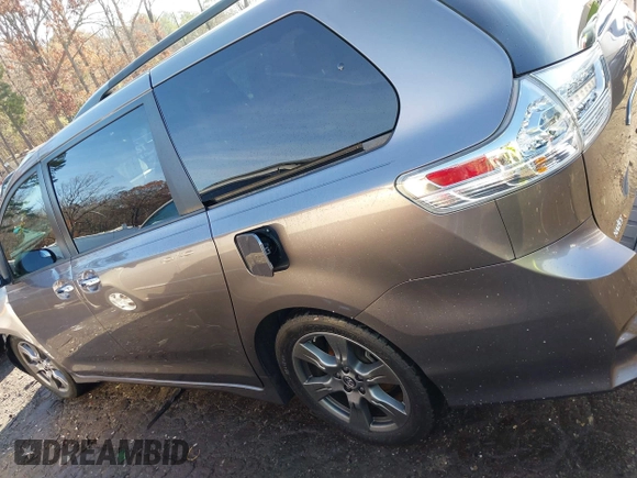 2020 Toyota Sienna SE with VIN 5TDXZ3DC8LS039639, listed as a IAAI auction lot 41107396 with 69,102 mi miles. Bid and sale history available at carsss.com. Image 14.
