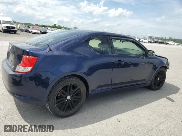 2013 Scion tC z VIN JTKJF5C77D3045734, wystawiony jako Copart lot #55356405 z przebiegiem 174 691 mil mil oraz Szkody całkowita. Historia ofert i sprzedaży dostępna na DreamBid. Obrazek 3.