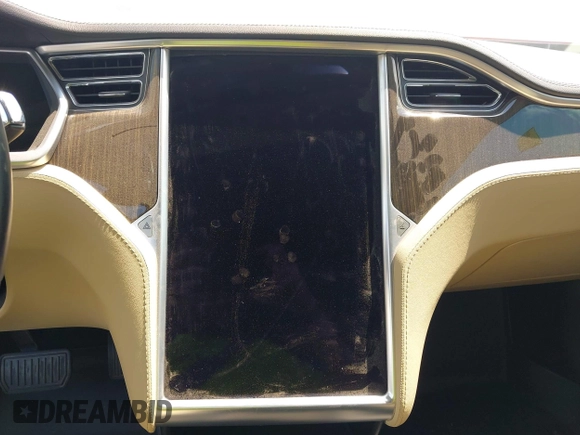 2013 Tesla Model S с VIN 5YJSA1CN9DFP09973, выставлен на аукционе IAAI как лот 42724026 с пробегом 61 546 миль миль и . История ставок и продаж доступна на DreamBid. Изображение 18.