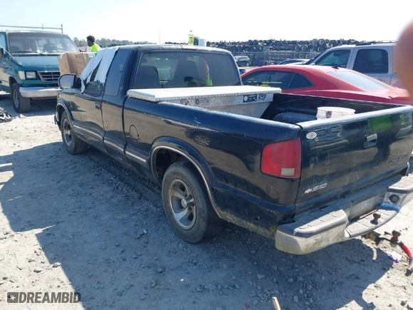 2002 Chevrolet S-10 LS with VIN 1GCCS19W528218430, listed as a IAAI auction lot 41599415 with NaN miles. Bid and sale history available at carsss.com. Image 3.