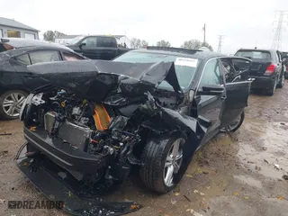 2015 Volkswagen Passat 2.0L TDI SE w/Sunroof with VIN 1VWBV7A30FC066788, listed as a IAAI auction lot 40450455 with 84,245 mi miles. Bid and sale history available at carsss.com. Image 2.