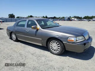 2004 Lincoln Town Car Signature z VIN 1LNHM81W24Y657135, wystawiony jako Copart lot #58640295 z przebiegiem 90 773 mil mil oraz Czysty tytuł • Clean title. Historia ofert i sprzedaży dostępna na DreamBid. Obrazek 4.