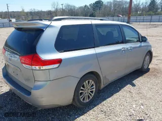 2014 Toyota Sienna XLE with VIN 5TDYK3DC2ES450918, listed as a IAAI auction lot 41732591 with 160,893 mi miles. Bid and sale history available at carsss.com. Image 4.