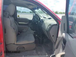 2005 Ford F-150 STX z VIN 1FTRX14W05NB95907, wystawiony jako IAAI lot #42520718 z przebiegiem 137 717 mil mil oraz . Historia ofert i sprzedaży dostępna na DreamBid. Obrazek 5.