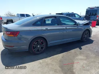 2019 Volkswagen Jetta GLI S z VIN 3VW6T7BU9KM153175, wystawiony jako IAAI lot #42099719 z przebiegiem 90 608 mil mil oraz . Historia ofert i sprzedaży dostępna na DreamBid. Obrazek 4.