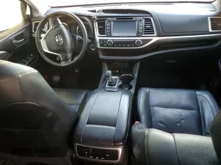 2018 Toyota Highlander Limited z VIN 5TDDZRFH1JS865387, wystawiony jako Copart lot #42059445 z przebiegiem Nie podano mil oraz Szkoda całkowita • Salvage title. Historia ofert i sprzedaży dostępna na DreamBid. Obrazek 8.