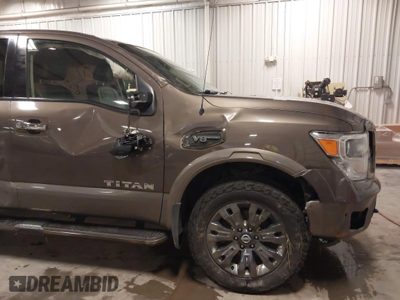2017 Nissan Titan SV z VIN 1N6AA1E58HN523578, wystawiony jako IAAI lot #42160359 z przebiegiem 101 499 mil mil oraz . Historia ofert i sprzedaży dostępna na DreamBid. Obrazek 6.