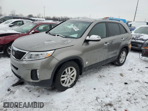 2014 Kia Sorento LX z VIN 5XYKT3A63EG470187, wystawiony jako Copart lot #88716075 z przebiegiem 111 478 mil mil oraz Szkoda całkowita • Salvage title. Historia ofert i sprzedaży dostępna na DreamBid. Obrazek 1.