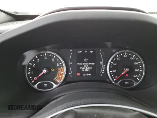 2020 Jeep Renegade Latitude with VIN ZACNJBBB6LPL34817, listed as a Copart auction lot 45463235 with 32,727 mi miles and Salvage Title. Bid and sale history available at carsss.com. Image 9.