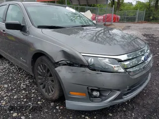 2011 Ford Fusion Hybrid z VIN 3FADP0L32BR238153, wystawiony jako IAAI lot #42113064 z przebiegiem 145 932 mil mil oraz . Historia ofert i sprzedaży dostępna na DreamBid. Obrazek 12.