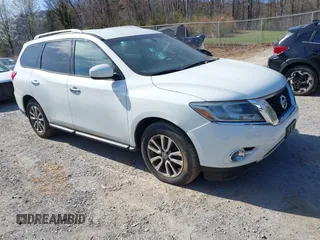 2016 Nissan Pathfinder Platinum with VIN 5N1AR2MM9GC619719, listed as a IAAI auction lot 41897461 with 137,184 mi miles. Bid and sale history available at carsss.com. Image 1.