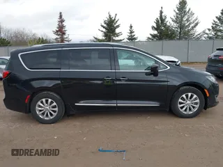 2018 Chrysler Pacifica Touring L z VIN 2C4RC1BG3JR233506, wystawiony jako IAAI lot #42186208 z przebiegiem 74 198 mil mil oraz . Historia ofert i sprzedaży dostępna na DreamBid. Obrazek 14.