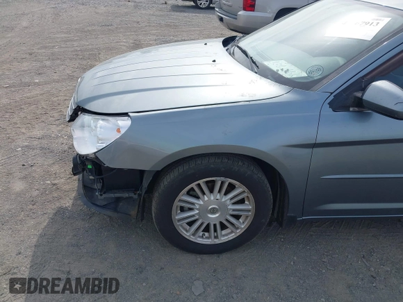 2007 Chrysler Sebring Touring z VIN 1C3LC56KX7N542931, wystawiony jako IAAI lot #42167913 z przebiegiem 240 638 mil mil oraz . Historia ofert i sprzedaży dostępna na DreamBid. Obrazek 14.