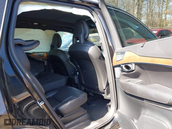 2016 Volvo XC90 T6 Inscription with VIN YV4A22PL1G1081831, listed as a IAAI auction lot 41808463 with 92,718 mi miles. Bid and sale history available at carsss.com. Image 8.