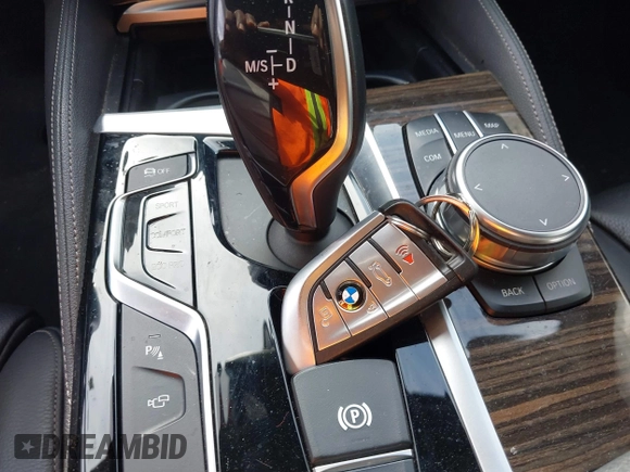 2018 BMW 5 Series 540i z VIN WBAJE5C5XJWA97667, wystawiony jako IAAI lot #41481362 z przebiegiem Nie podano mil oraz . Historia ofert i sprzedaży dostępna na DreamBid. Obrazek 11.