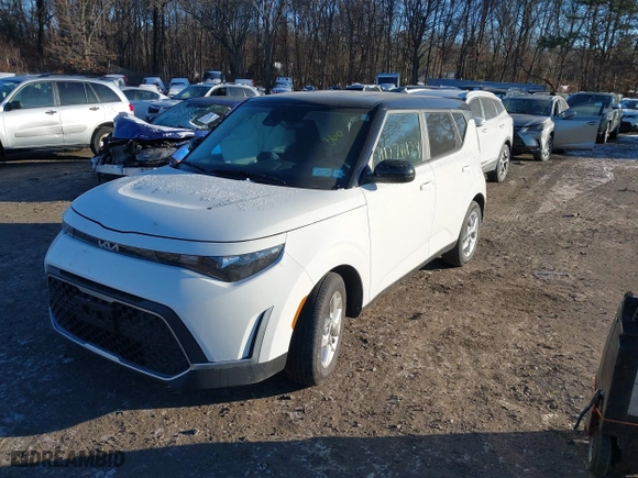 2024 Kia Soul LX with VIN KNDJ23AU4R7229481, listed as a IAAI auction lot 41270129 with 6,141 mi miles. Bid and sale history available at carsss.com. Image 2.