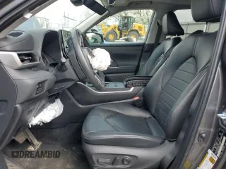 2024 Toyota Highlander LE z VIN 5TDKDRAH8RS053920, wystawiony jako Copart lot #51061275 z przebiegiem 30 334 mil mil oraz Tytuł czysty. Historia ofert i sprzedaży dostępna na DreamBid. Obrazek 7.
