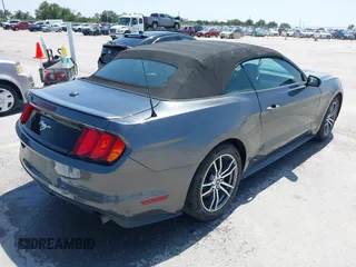 2016 Ford Mustang EcoBoost Premium z VIN 1FATP8UHXG5299412, wystawiony jako IAAI lot #42202822 z przebiegiem 121 693 mil mil oraz . Historia ofert i sprzedaży dostępna na DreamBid. Obrazek 4.