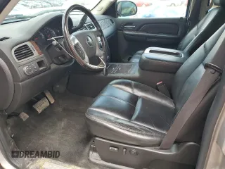 2008 GMC Sierra Denali z VIN 2GTEK638781163345, wystawiony jako Copart lot #55647755 z przebiegiem 132 428 mil mil oraz Szkody całkowita. Historia ofert i sprzedaży dostępna na DreamBid. Obrazek 7.