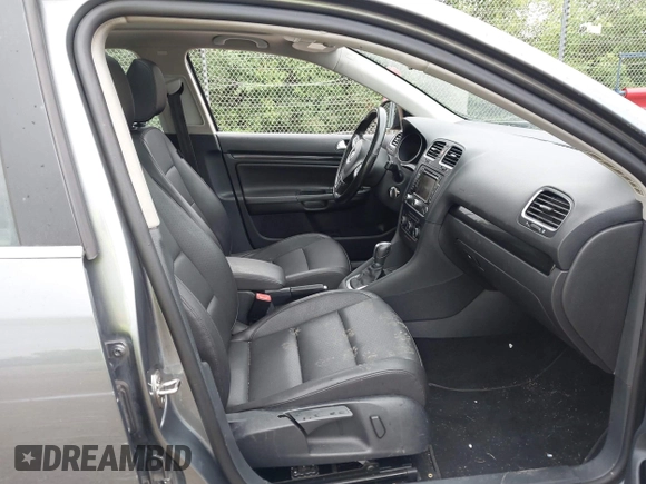 2011 Volkswagen Jetta SE with VIN 3VWPX7AJ3BM686901, listed as a IAAI auction lot 42561729 with 103,737 mi miles and . Bid and sale history available at DreamBid. Image 5.