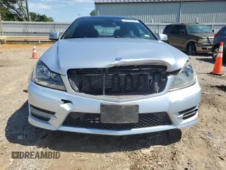 2013 Mercedes-Benz C 350 с VIN WDDGJ5HB1DF957633, выставлен на аукционе Copart как лот 65576675 с пробегом 232 132 миль миль и Списание • Salvage title. История ставок и продаж доступна на DreamBid. Изображение 5.