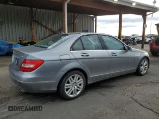 2013 Mercedes-Benz C 300 Sport z VIN WDDGF8AB2DG132238, wystawiony jako Copart lot #54061085 z przebiegiem 91 480 mil mil oraz Szkoda całkowita • Salvage title. Historia ofert i sprzedaży dostępna na DreamBid. Obrazek 3.