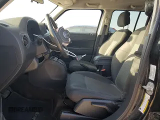 2015 Jeep Patriot Latitude with VIN 1C4NJPFB4FD298011, listed as a Copart auction lot 52152845 with 95,101 mi miles and Salvage Title. Bid and sale history available at DreamBid. Image 7.